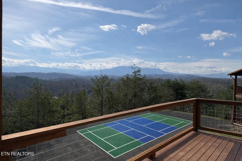 2004 Thistle Thorn Tr, Sevierville, TN 37876