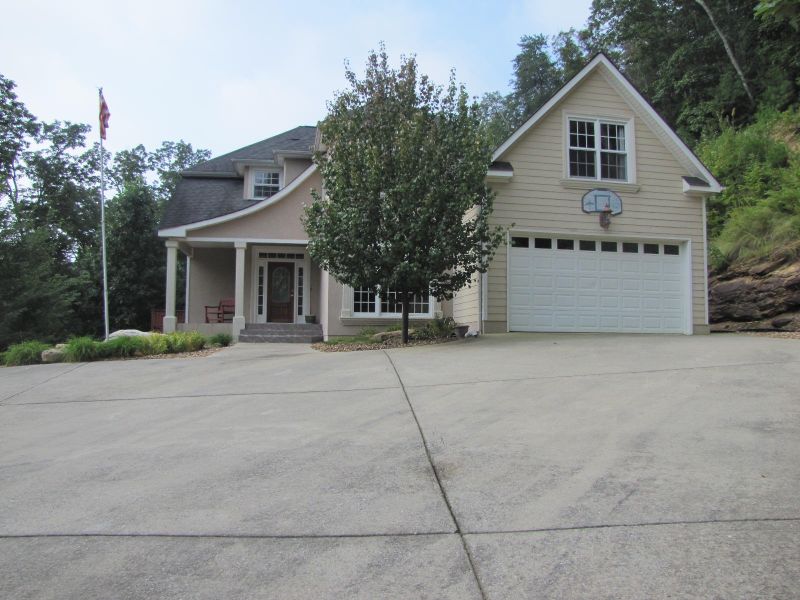 2005 Eagle Point Dr, Dalton, GA 30720