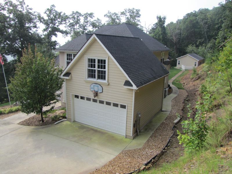 2005 Eagle Point Dr, Dalton, GA 30720