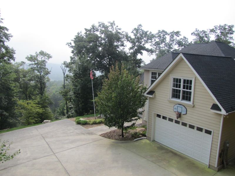 2005 Eagle Point Dr, Dalton, GA 30720