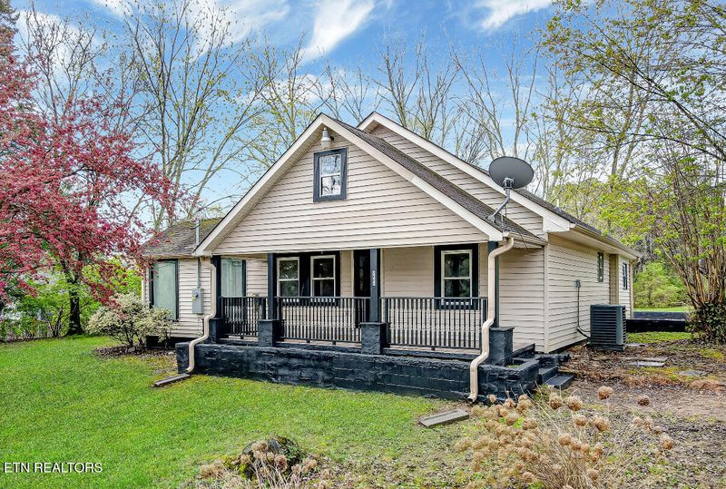 2005 Robinson Rd, Knoxville, TN 37923