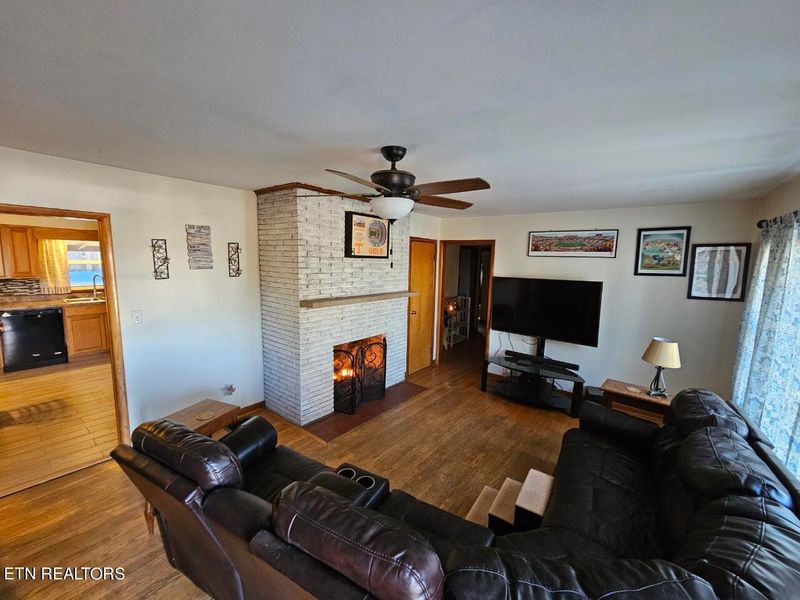 2006 Cureton Ave, Maryville, TN 37804