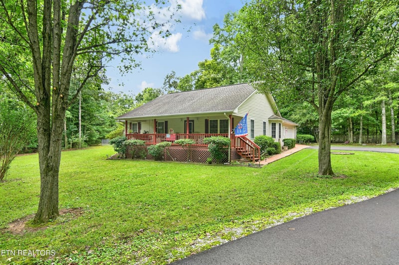 2006 Keno Dr, Crossville, TN 38572