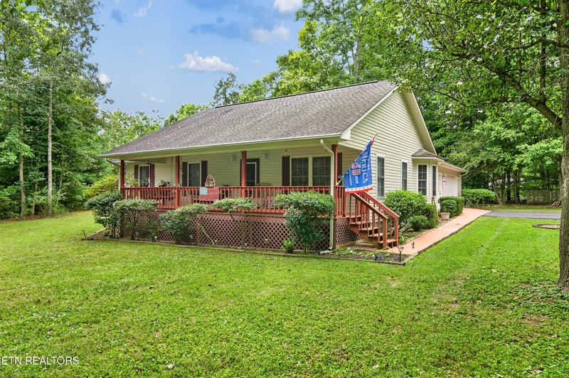 2006 Keno Dr, Crossville, TN 38572