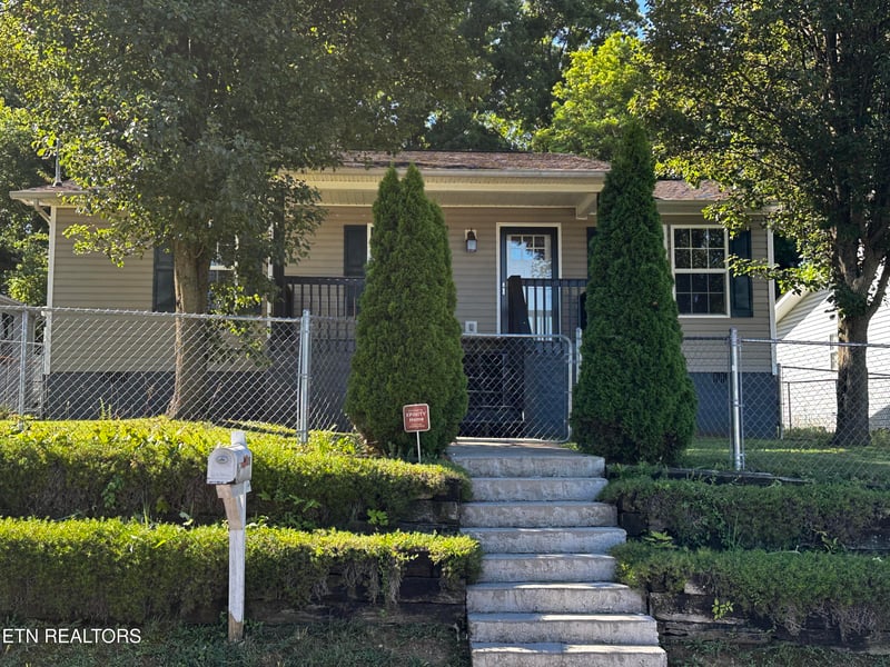 2006 Mccroskey Ave, Knoxville, TN 37917