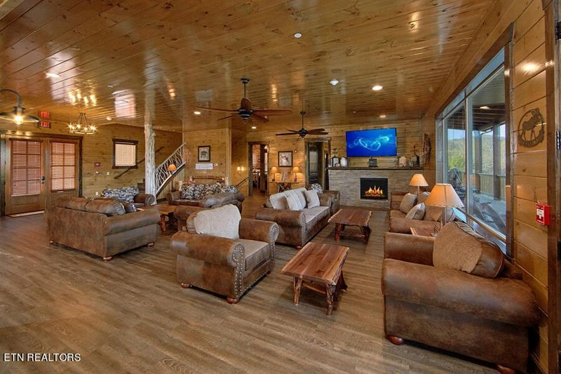 2006 Thistle Thorn Tr, Sevierville, TN 37876