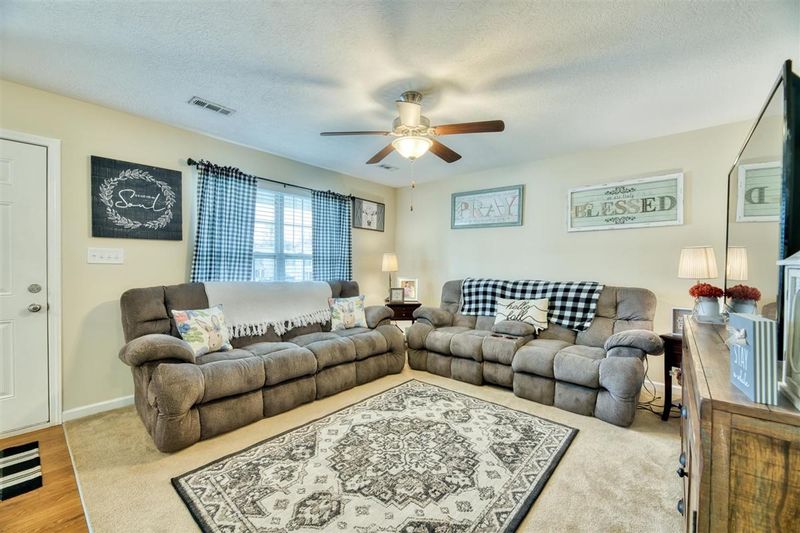 2007 Bluebonnet Dr, Mascot, TN 37806