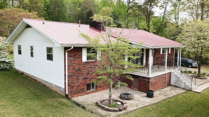2007 E E Wolf Valley Rd, Heiskell, TN 37754