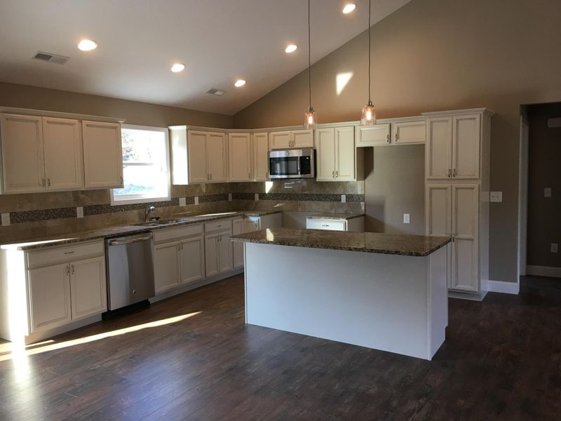 2007 Glacier Ave, Sevierville, TN 37862
