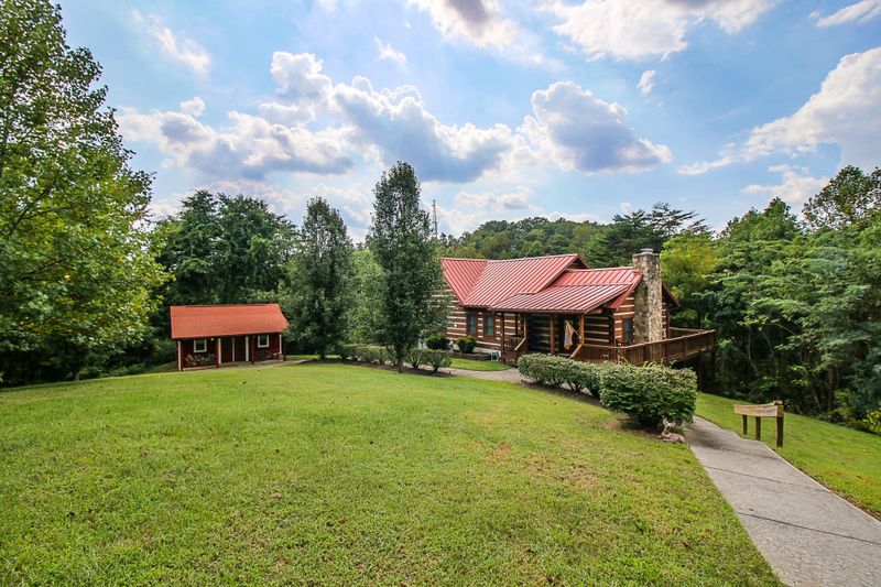 2008 Thompson Rd, Knoxville, TN 37932