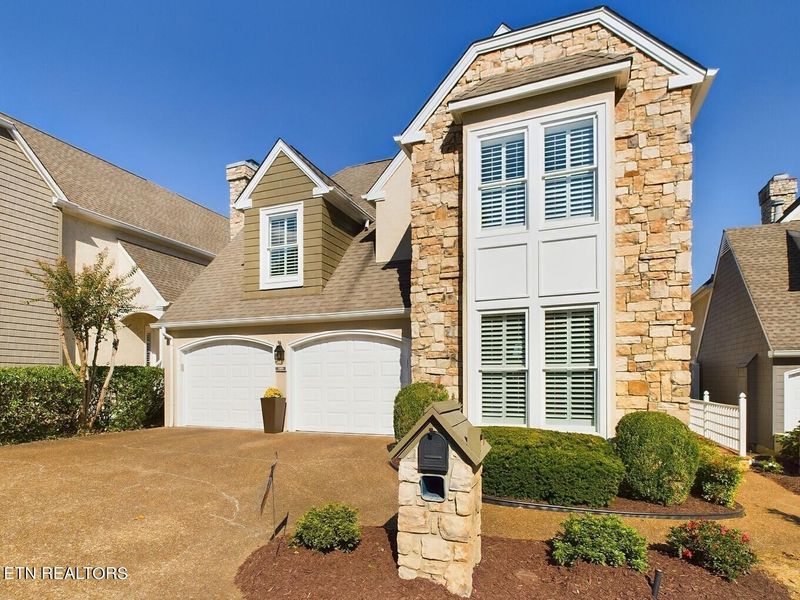 2009 Breakers Point, Knoxville, TN 37922