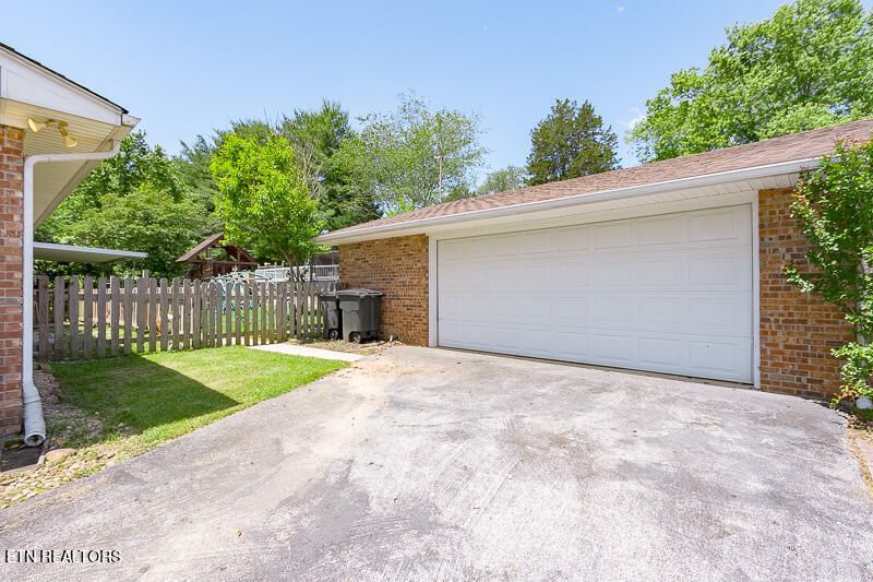 2009 Cedar Ln, Kingston, TN 37763