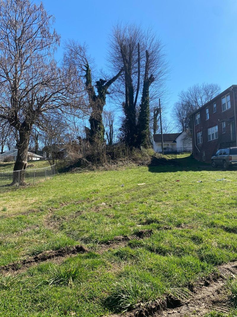 2009 E 5th Ave, Knoxville, TN 37917