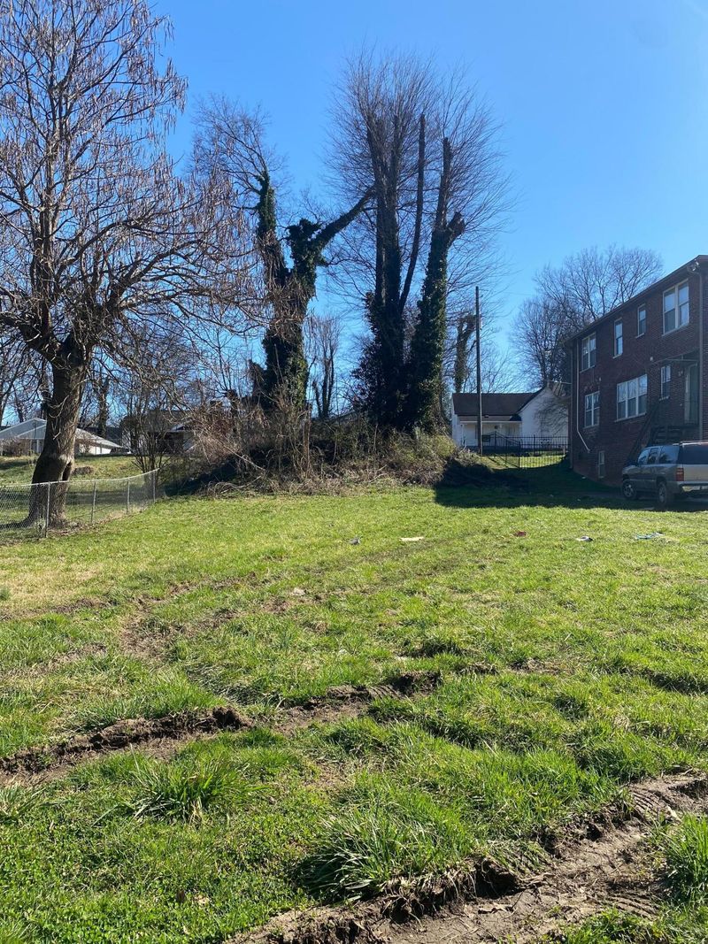 2009 E 5th Ave, Knoxville, TN 37917