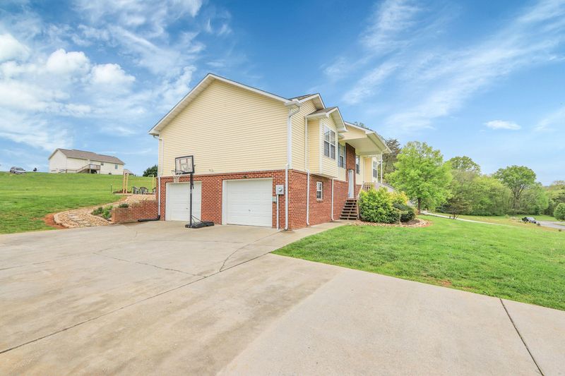 2009 Malibu Ct, Sevierville, TN 37876