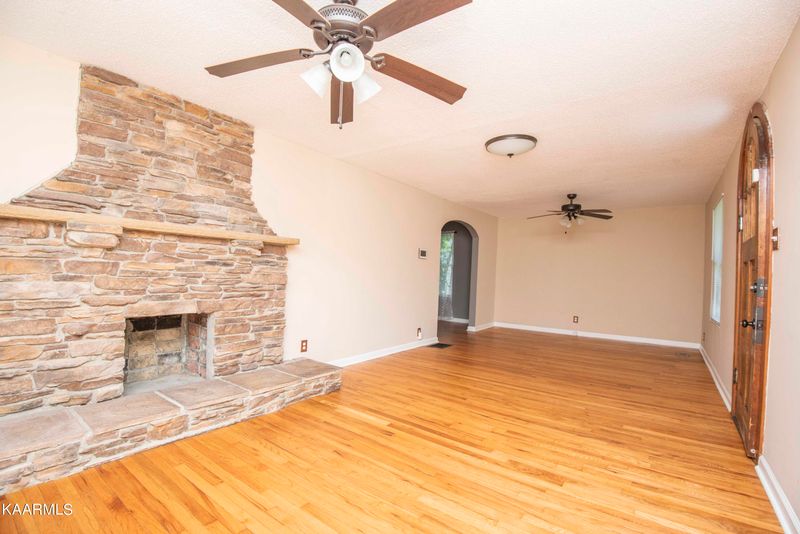 2009 Nickerson Ave, Knoxville, TN 37917