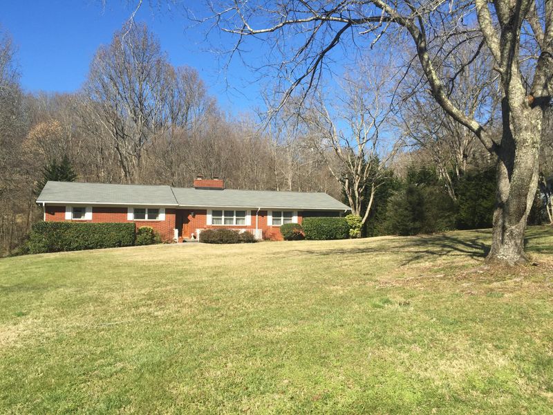 2009 Walnut Hills Dr, Knoxville, TN 37920