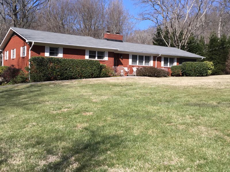 2009 Walnut Hills Dr, Knoxville, TN 37920