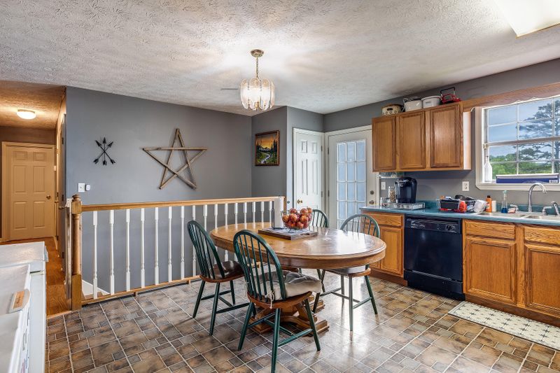 201 Abby Ln, Jacksboro, TN 37757