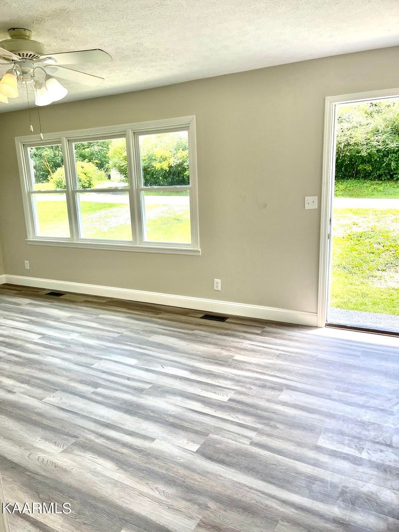 201 Bunker Ln, Oak Ridge, TN 37830