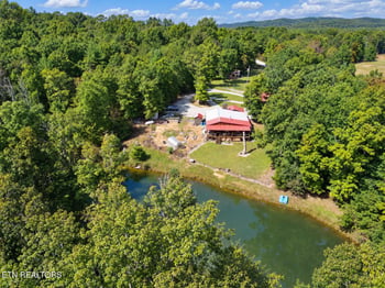 201 Collins Turnpike, Deer Lodge, TN 37726
