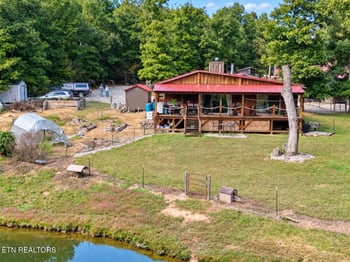 201 Collins Turnpike, Deer Lodge, TN 37726