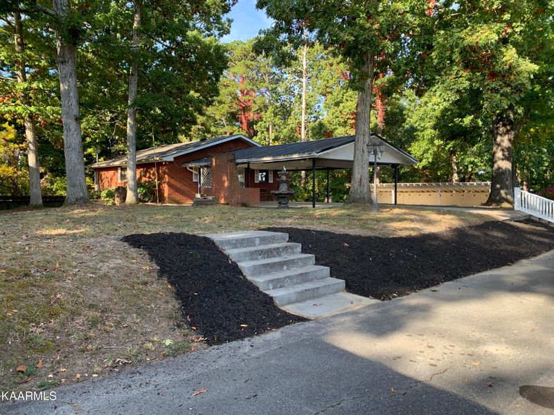201 County Line Rd, Dandridge, TN 37725