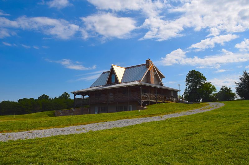 201 County Road 792, Etowah, TN 37331