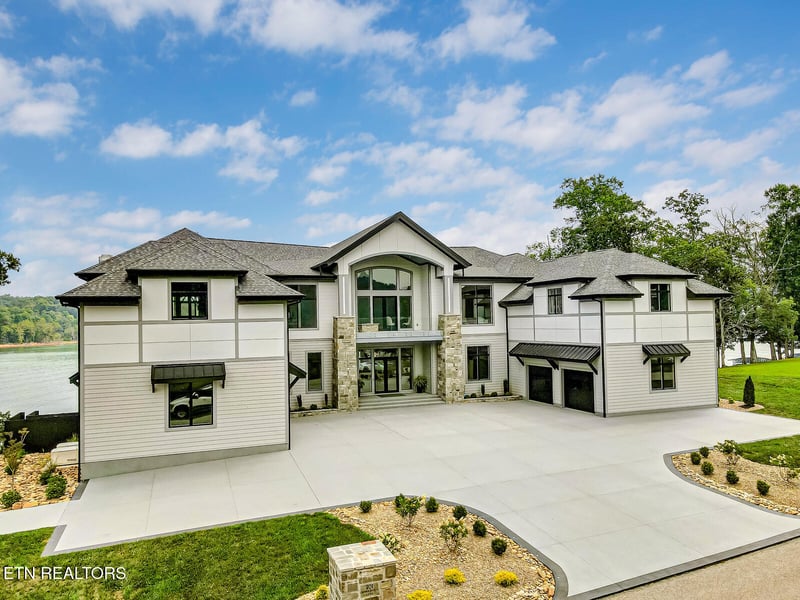 201 Crown Jewel Ln, Lafollette, TN 37766