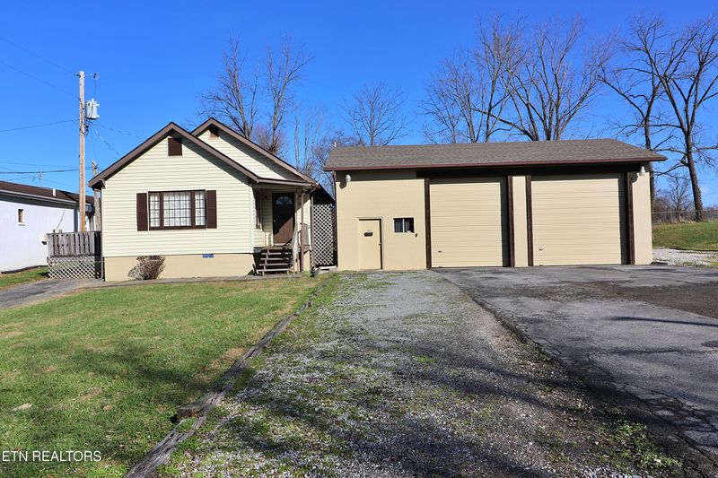 201 Davis Ln, Oneida, TN 37841