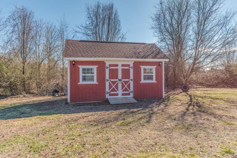 201 Dixie Meadows Dr, Lenoir City, TN 37772