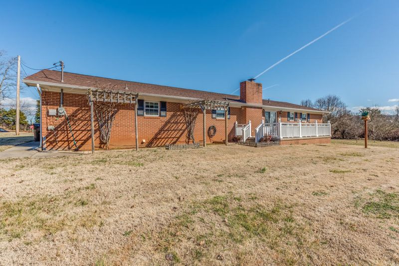 201 Dixie Meadows Dr, Lenoir City, TN 37772