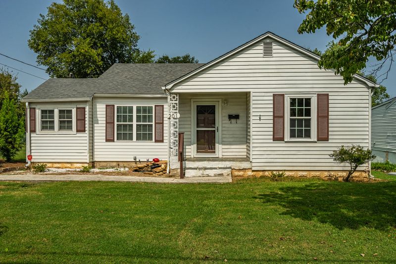 201 Hillcrest Dr, Knoxville, TN 37918
