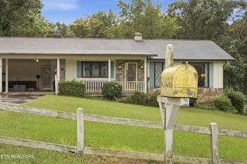 201 Leslie Dr, Harriman, TN 37748