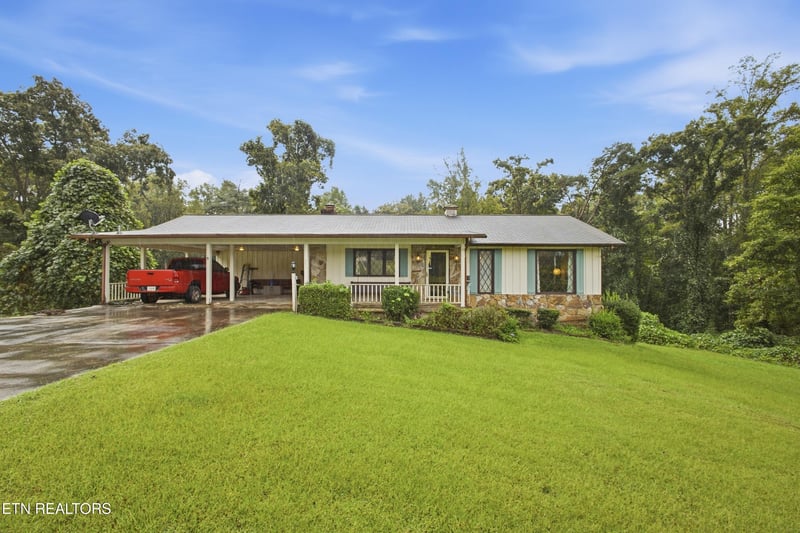 201 Leslie Dr, Harriman, TN 37748
