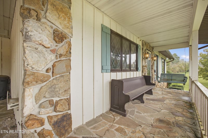 201 Leslie Dr, Harriman, TN 37748