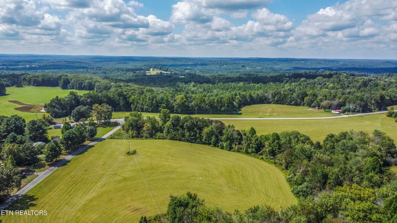 201 Lindsey Howard Rd, Lancing, TN 37770