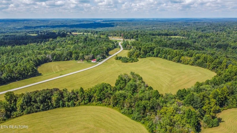 201 Lindsey Howard Rd, Lancing, TN 37770