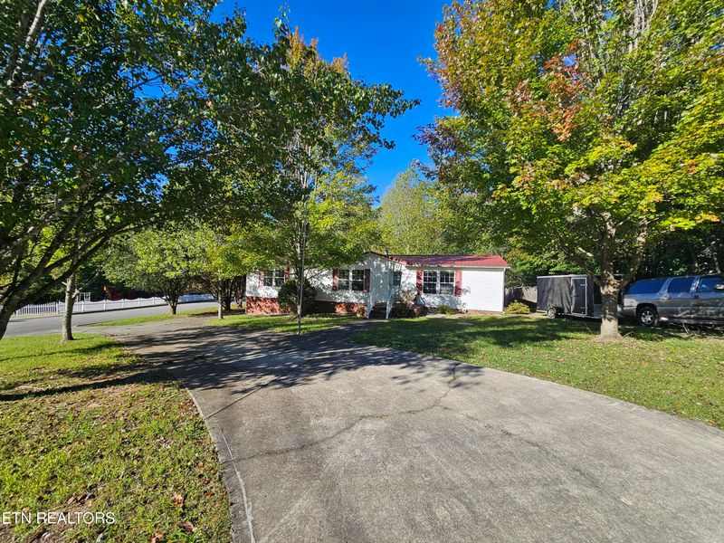 201 Loggers Ln, Clinton, TN 37716