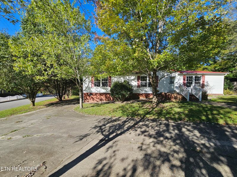 201 Loggers Ln, Clinton, TN 37716