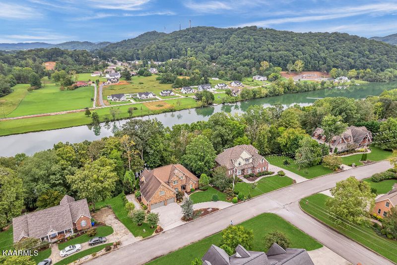 201 Masthead Dr, Clinton, TN 37716