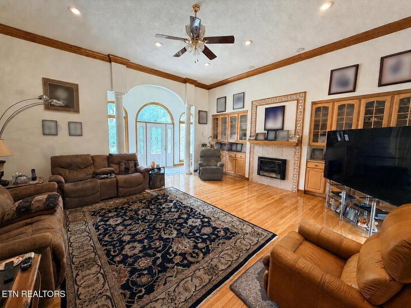 201 N Baker St, Oneida, TN 37841