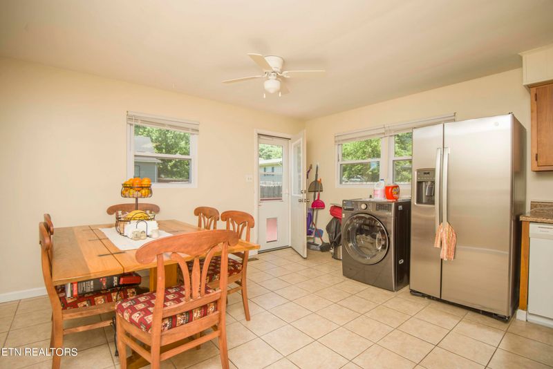 201 N Trinity Ave, Rockwood, TN 37854