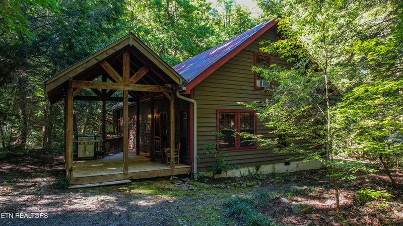 201 Old Doc Rogers Rd, Tellico Plains, TN 37385