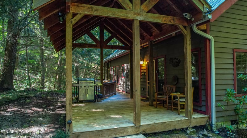 201 Old Doc Rogers Rd, Tellico Plains, TN 37385