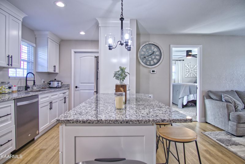 201 Ollis Rd, Oliver Springs, TN 37840