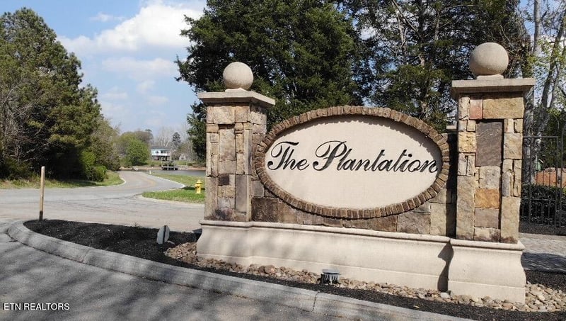 201 Plantation Way, Lenoir City, TN 37772