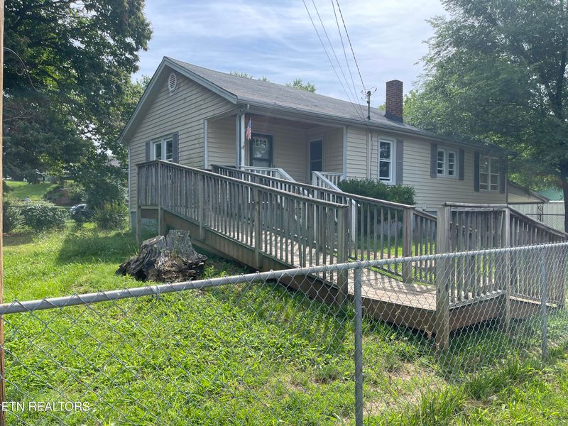 201 S 14th St, Lafollette, TN 37766