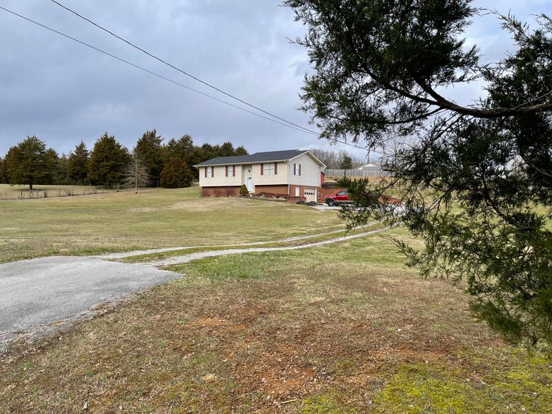 201 Suddath Rd, Harriman, TN 37748