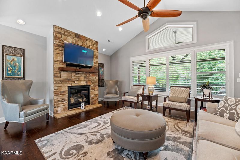 201 Vinita Pl, Loudon, TN 37774